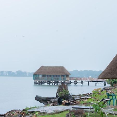 Mirembe Resort Beach Hotel Ssese Kalangala ภายนอก รูปภาพ