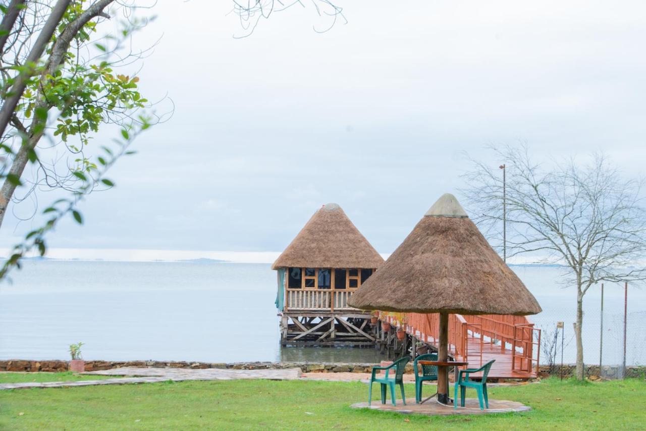 Mirembe Resort Beach Hotel Ssese Kalangala ภายนอก รูปภาพ
